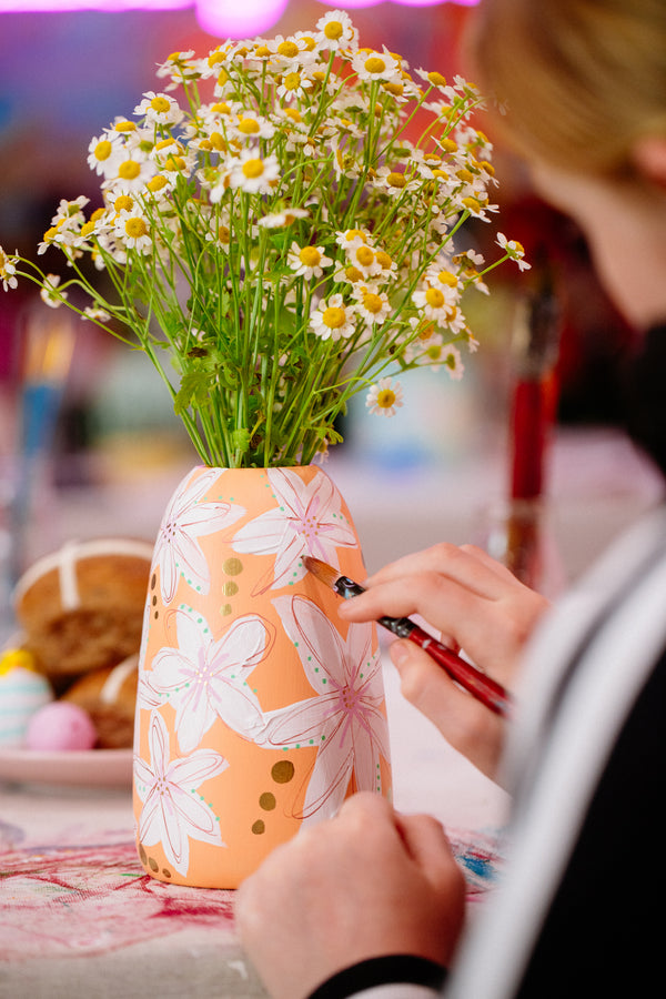 Easter Vases, Daisies & Buns Workshop